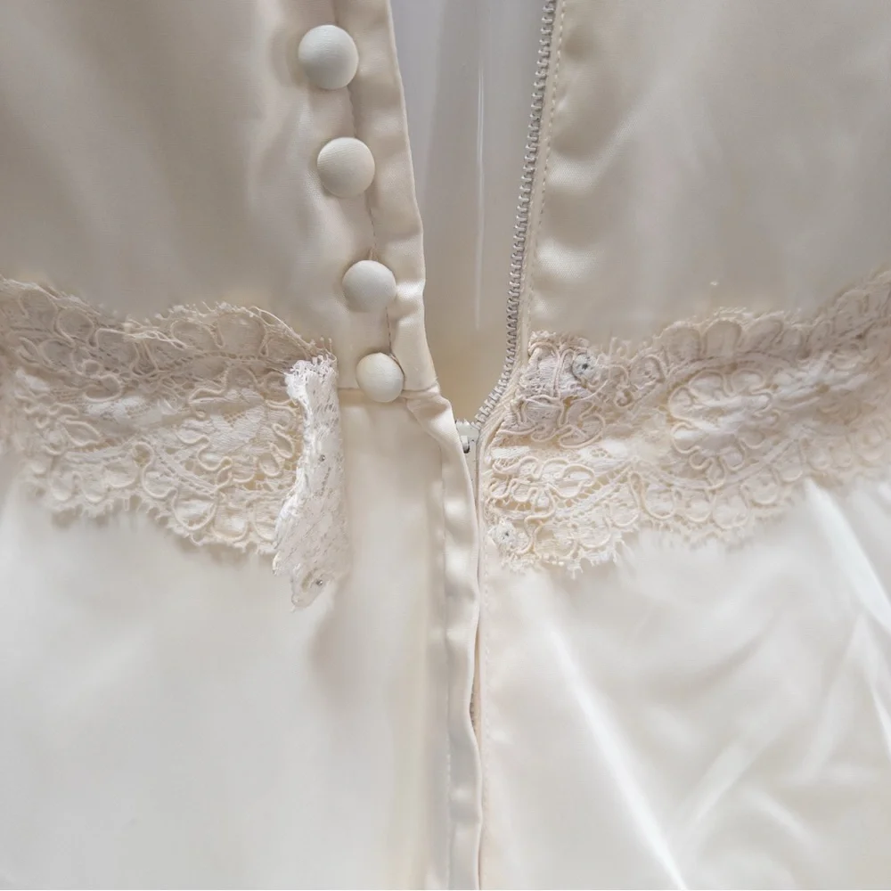 70s Wedding Dress in‎ Champagne with Empire Waist, ~25” and Lace Veil Headpiece